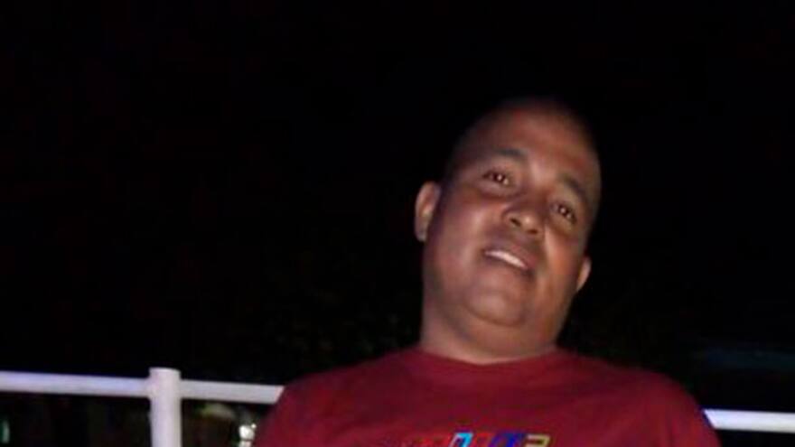 Asesinado dentro de su casa en Fonseca cuando jugaba con su hija