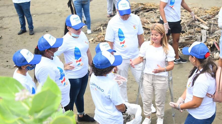 Recogen dos toneladas de residuos sólidos en playas de Puerto Colombia