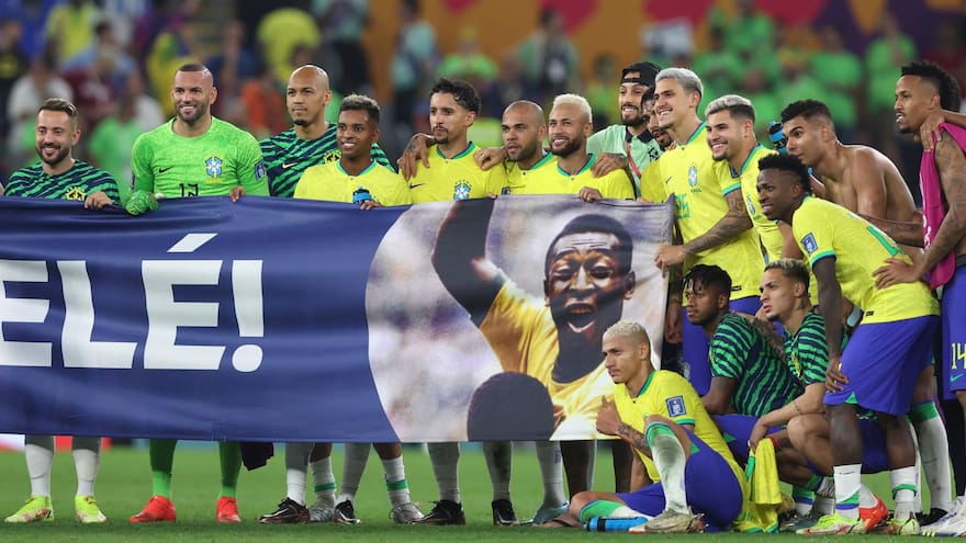 La selección de Brasil gana con Pelé en sus pensamientos