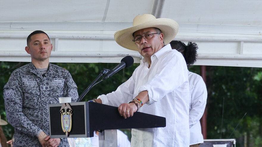 Petro suspende giros de UNGRD a dos corporaciones autónomas y al municipio de Girón