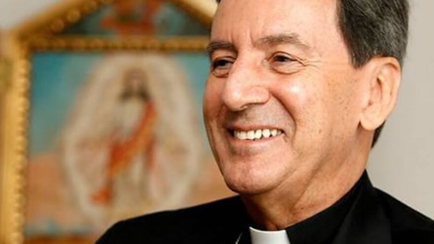 'Hackean' Whatsapp y correo electrónico del cardenal Rubén Salazar para pedir dinero