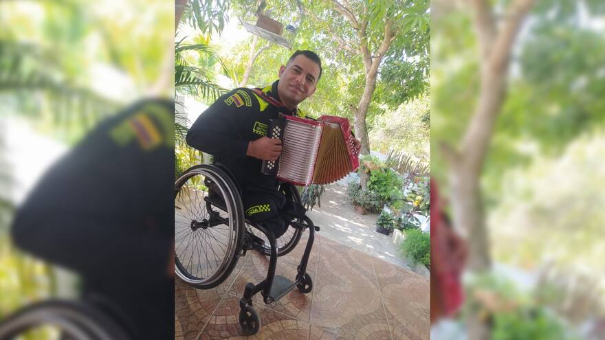 El acordeón que da vida a un patrullero