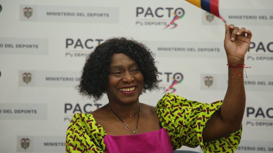 Fiscalía abrió investigación por los contratos firmados por la ex ministra de Deportes María Isabel Urrutia