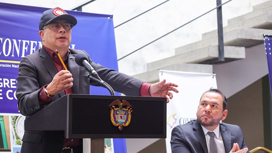 Funcionario que llegue a robar, funcionario que se va: Petro