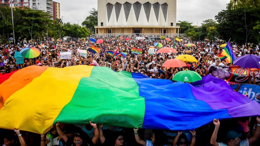 Día Internacional para salir del clóset: 'por un futuro en el que podamos nacer, vivir y amar fuera del clóset'