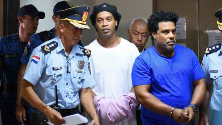 Una jueza decreta prisión preventiva para Ronaldinho Gaucho en Paraguay
