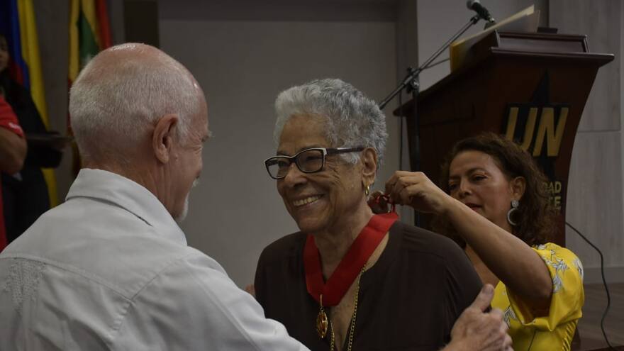 Distinción a Hazel Robinson inaugura el VI Congreso de Literatura