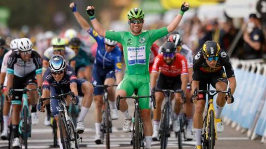 Triple de Cavendish en Valence, a una victoria del récord de Merckx