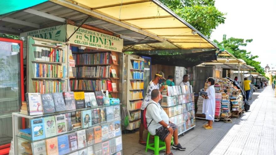 Libreros del Parque Centenario podrán vender hasta las 4 de la tarde