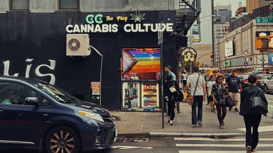 Tiendas de cannabis en Nueva York generan USD150 millones en su primer año