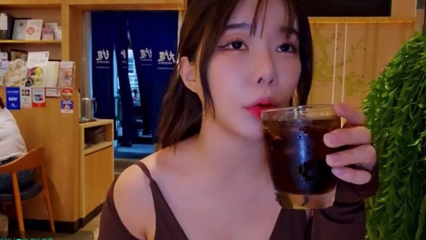 Video: una adolescente transmitió en vivo el momento de un tiroteo en Bangkok, Tailandia