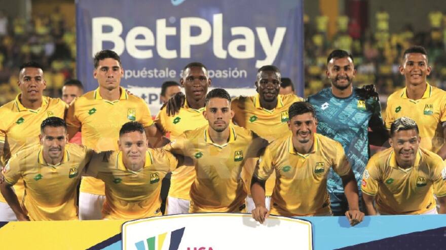 Lluvia de críticas al técnico del Bucaramanga, Raúl Agustín Armando, por sustituir a Teófilo Gutiérrez