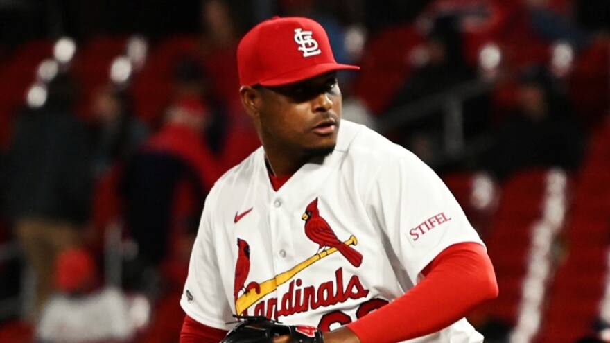 Guillermo Zúñiga debuta con dos ponches y lanzamientos de 100 millas por hora