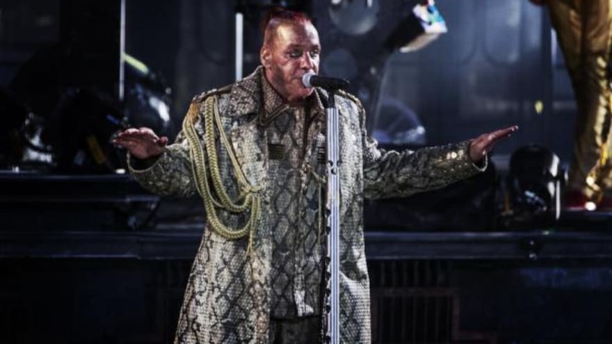 El baterista de Rammstein se refirió a las acusaciones a Till Lindermann por abuso sexual