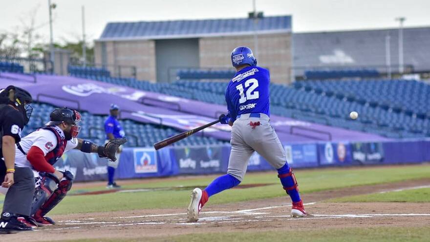 Vaqueros pega primero en la final