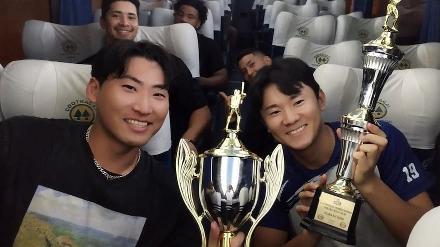 El título de Caimanes, a ritmo de samba y con sabor a sushi por el brasilero Daniel Missaki y el japonés Río Negishi