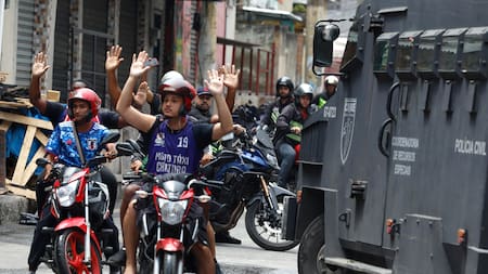 Al menos 64 muertos y 81 detenidos deja operación contra narcos en favelas de Río de Janeiro