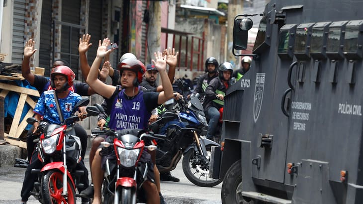 Al menos 64 muertos y 81 detenidos deja operación contra narcos en favelas de Río de Janeiro