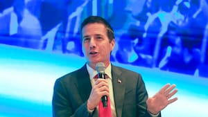 Senador estadounidense Bernie Moreno propone unión entre Valencia y De la Espriella tras primera vuelta para no tomar “el camino equivocado”