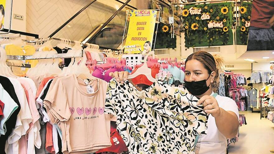 Gobierno busca imponer arancel del 40 % a la ropa importada