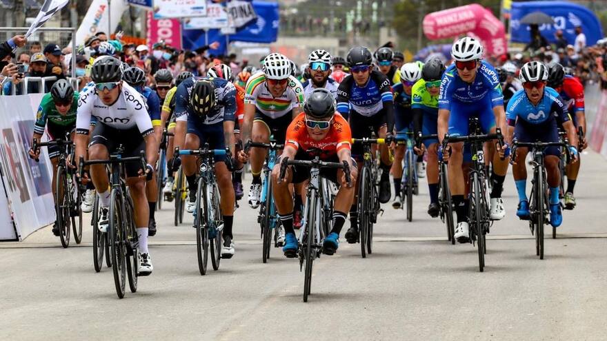 Ciclista choca con su esposa en la Vuelta a Colombia