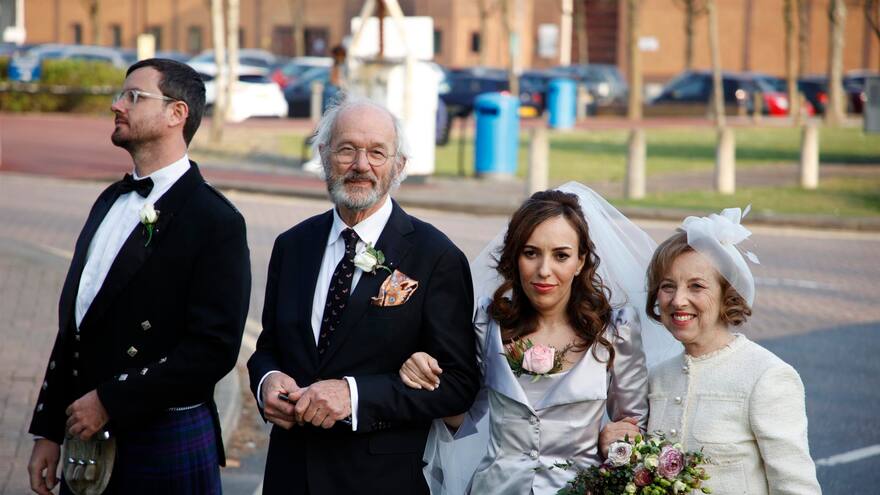 Julian Assange, fundador de WikiLeaks, se casó en prisión