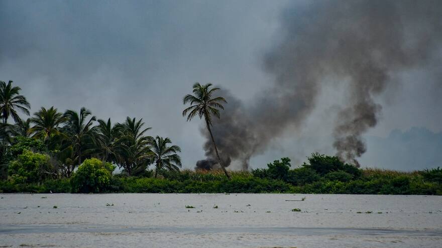 Cuerpo de bomberos controla al 100 % incendio en la Isla 1928