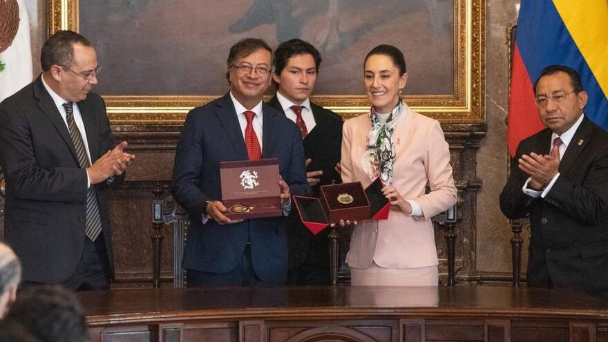 Presidente Petro asegura que la nueva presidenta de México, Claudia Sheinbaum, ayudó al M-19 en la clandestinidad