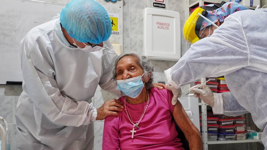 Comienza la vacunación de los mayores de 80 en el Atlántico