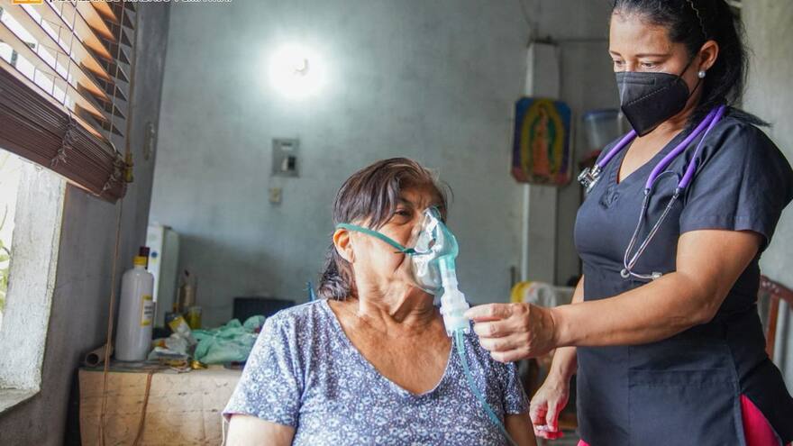 Atienden a afectados por inhalación de gas de cloro en Santa Lucía