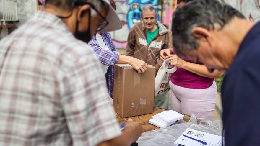 Abren mesas de votación de las elecciones internas en Venezuela