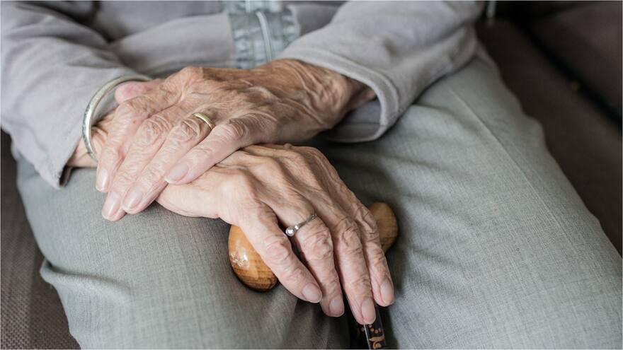 Mujer de 108 años compartió el secreto de su longevidad: 'Tener perros en lugar de hijos'