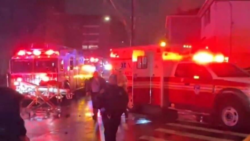 Hombre atacó a cuchillo a sus familiares en Nueva York: cuatro muertos