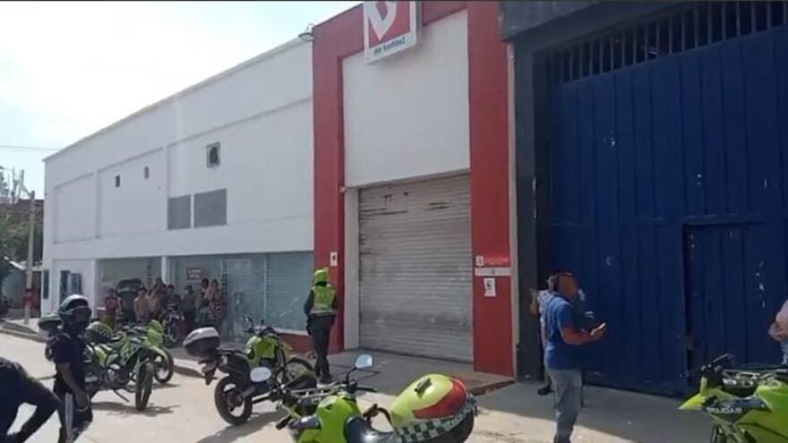 Intento de atraco, disparos y rehenes en tienda D1 de La Pradera