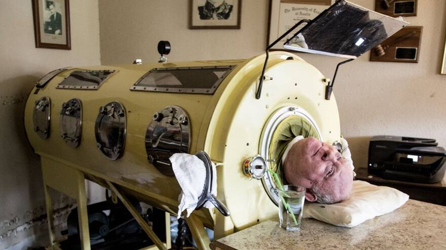 Fallece Paul Alexander, quien vivió más de 70 años en un pulmón de acero