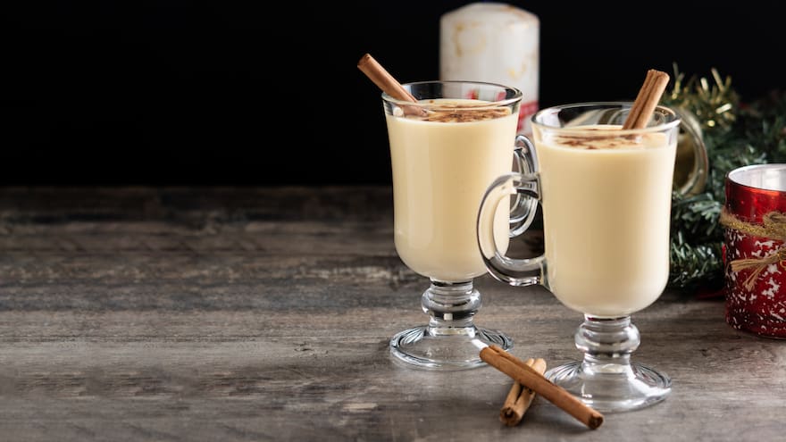 Paso a paso para preparar un clásico ponche de crema navideño