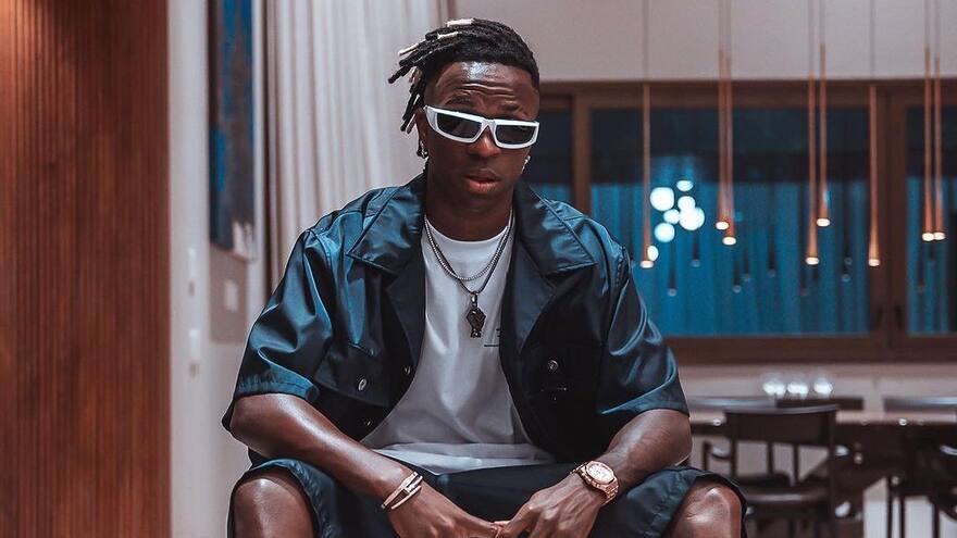 Las curiosas y polémicas exigencias de Vinicius a los invitados a su fiesta