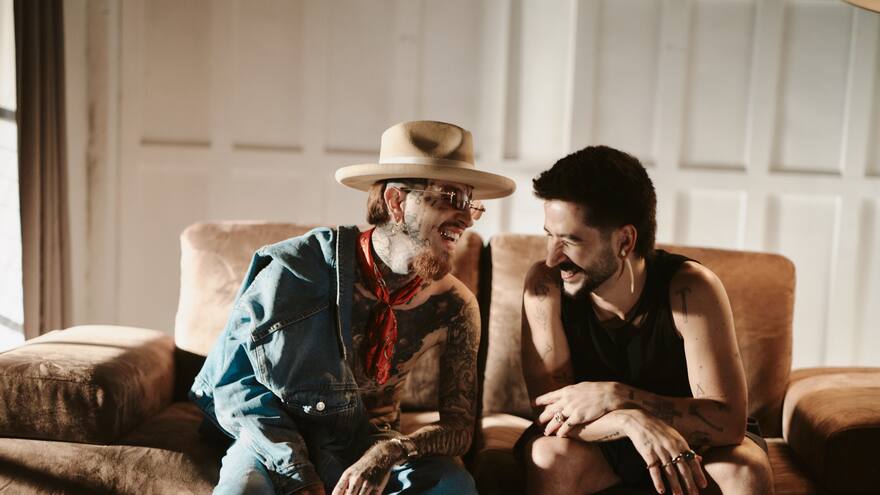 “EAVEMARÍA”, lo nuevo de dos voces auténticas: Nanpa Básico y Camilo