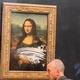 Hombre lanza pastel a la ‘Mona Lisa’ de Leonardo Da Vinci