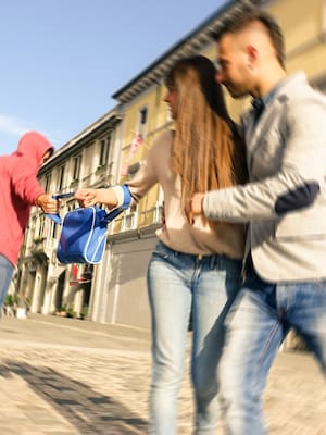 Cuando el miedo entra en casa: cómo la inseguridad transforma la vida en pareja