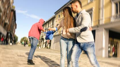 Cuando el miedo entra en casa: cómo la inseguridad transforma la vida en pareja