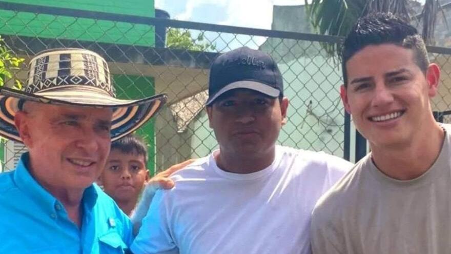 James Rodríguez visita a Álvaro Uribe en El Ubérrimo