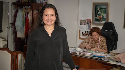 Mayra Hazbún cose su camino sin soltar el legado