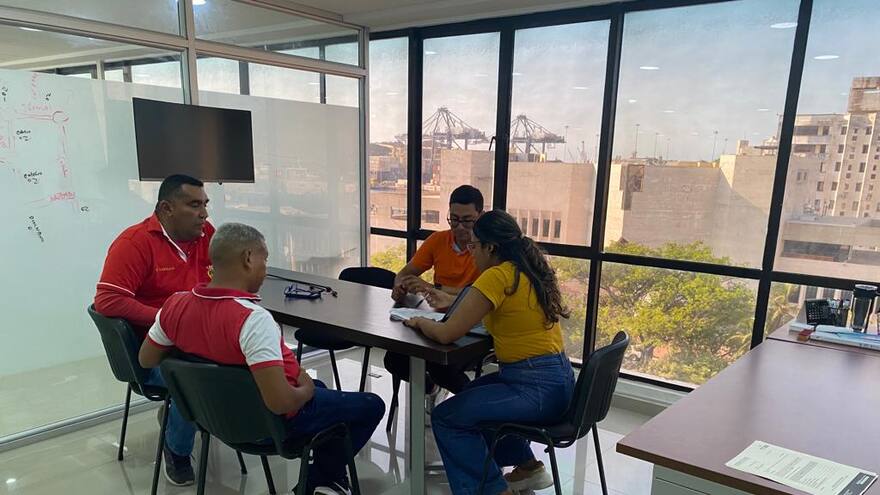 Suspenden a dos taxistas por transitar por zona peatonal en Santa Marta