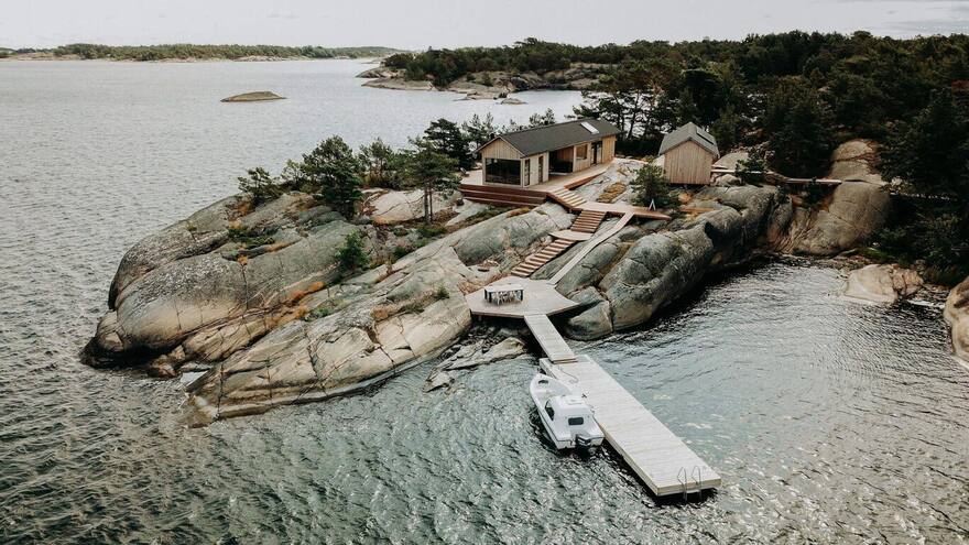 Pareja construyó una casa sostenible en una isla deshabitada que descubrieron por Google Maps