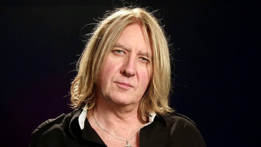 El vocalista de la banda de hard rock Def Leppard, Joe Elliot, estuvo hospitalizado en Bogotá, previo a concierto