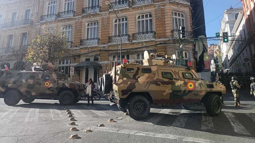 Canciller de Bolivia denuncia ante la comunidad internacional movilizaciones de militares