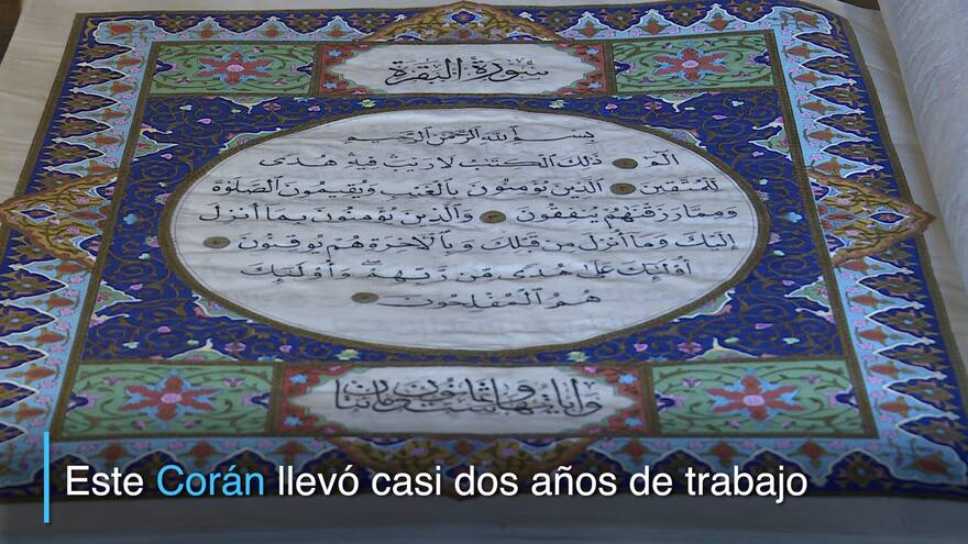 Crean Corán de seda para preservar la caligrafía