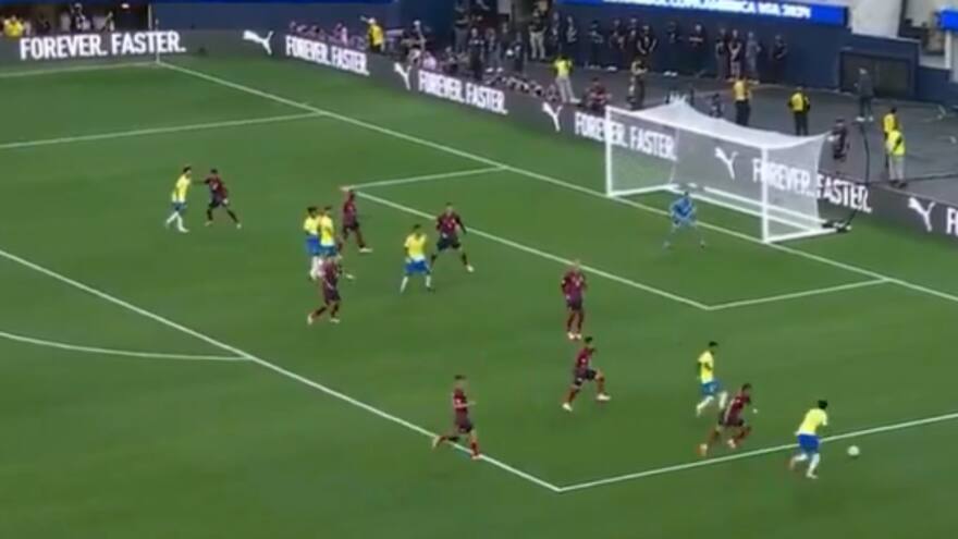 Así fue el momento en que se usó por primera vez la tarjeta rosa, durante Brasil vs. Costa Rica