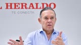 “Lo de Petro es una estrategia para que los ilegales, en su comodidad, voten por él en elecciones”: Cepeda